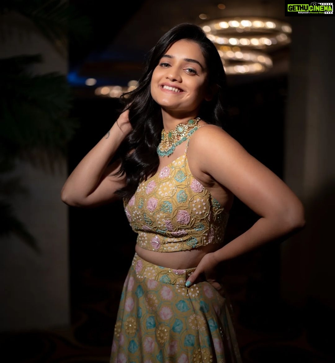 Hruta Durgule - 223.9K Likes - ✨Made you look! ✨
.
.
Styled by @shalmalee_t
Assisted by @sarapathare and @sneha_n15
Lehenga by @1717_designerwear
Jewellery by @the_jewel_gallery
Makeup @madhuradeokute
Hair Heena
Pictures by @ganesh_theshutterkey
#HrutaDurgule #MATASanmaan #Redcarpet