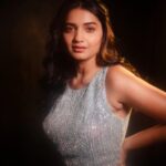 Hruta Durgule Instagram - Dolled up for MFK!! ✨ Styled by: @tanmay_jangam Dress: @patelsarees_pvtltd Accessories: @the_jewel_gallery Makeup: @madhuradeokute Hair: @devendra.pushpa Video: @ganesh_theshutterkey | @ruchira_kharat | @abhi_ware_photography #hrutadurgule #mfk #mostpopular #awards #zeetalkies #maharashtrachafavoritekon