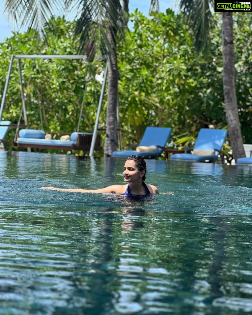 Hruta Durgule Instagram - 🫠❤️ #missing #maldives #vacay #grateful #happiness #pool #waterbaby Sun Siyam Irufushi Beach Resort and Spa