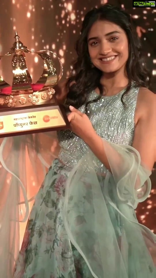Hruta Durgule Instagram - All the glitz and glory! All about last night at the MFK Awards.. Styled by: @tanmay_jangam Dress: @patelsarees_pvtltd Accessories: @the_jewel_gallery Makeup: @madhuradeokute Hair: @devendra.pushpa Video: @ganesh_theshutterkey | @ruchira_kharat | @abhi_ware_photography #hrutadurgule #mfk #mostpopular #awards #zeetalkies #maharashtrachafavoritekon