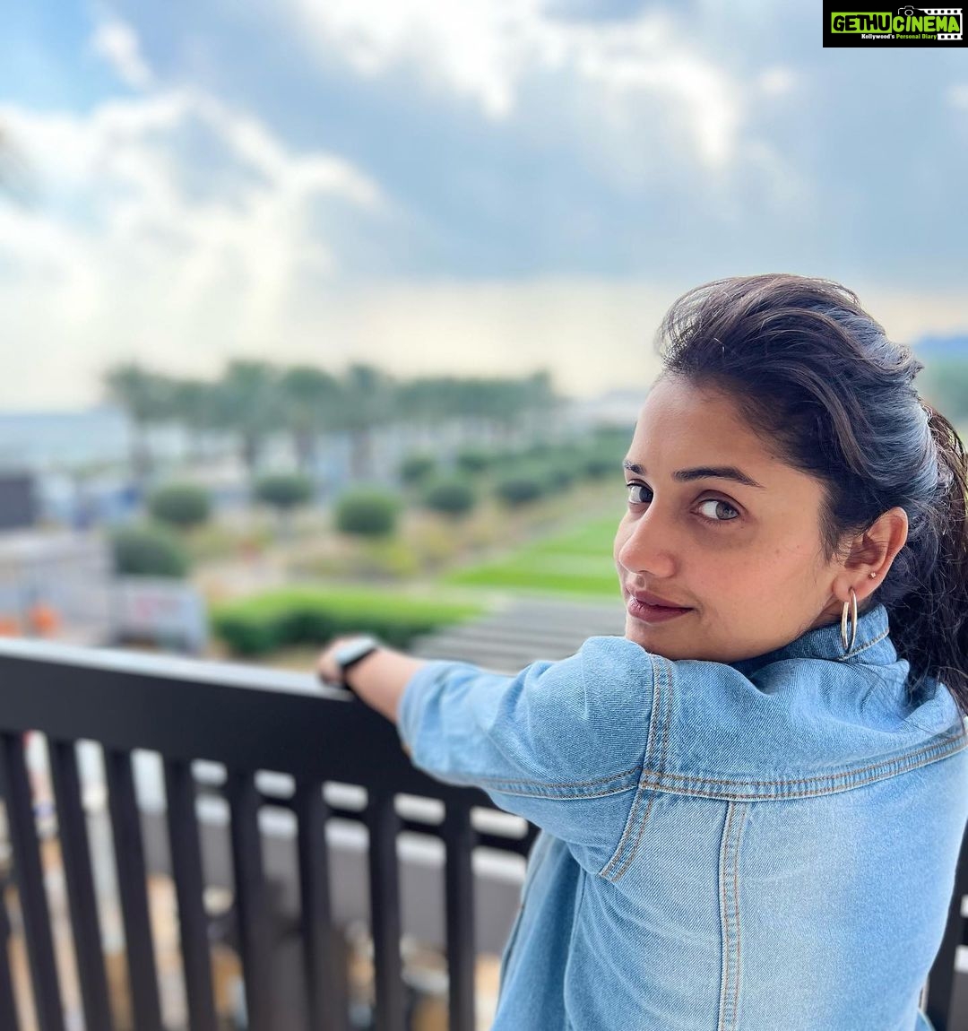 Hruta Durgule Instagram - Looking back at 2022 ❤️✨ #grateful #blessed #2022 InterContinental Fujairah Resort