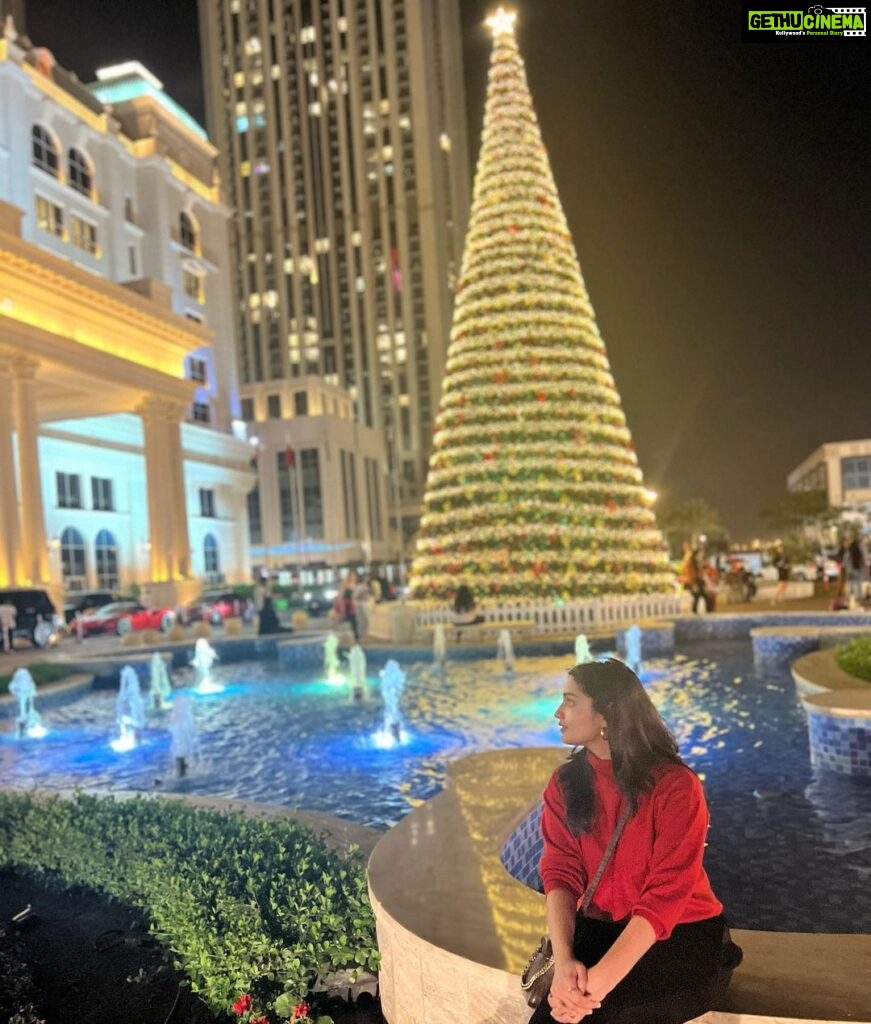 Hruta Durgule Instagram - 🎄❤️ #christmas #happyvibes #positivevibes #blessed #grateful Habtoor Palace Dubai, LXR Hotels & Resorts