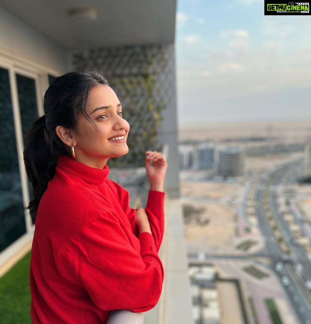 Hruta Durgule Instagram - Jingle all the way🎄 #christmaseve #dubai #december #travel #holidays Dubai - دبى