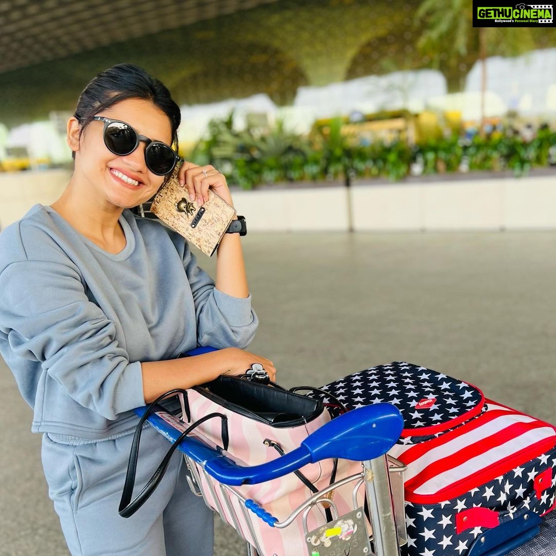 Hruta Durgule Instagram - That time of the year ❤️😍 #vacationmode #vacay #letsgo #christmasholidays #newyear