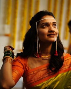 Hruta Durgule Instagram - Aise kyun !?❤️