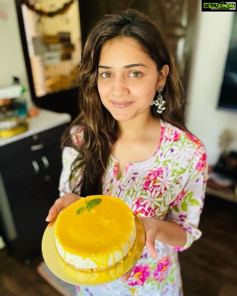 Hruta Durgule Instagram - Diwali Binge At Shahs 🫠😍 #homemade #nosugar #cheesecake #byyourstruly #lemon #blueberry @mugdaashah @prateekshah1 P.S - DM for orders 😜