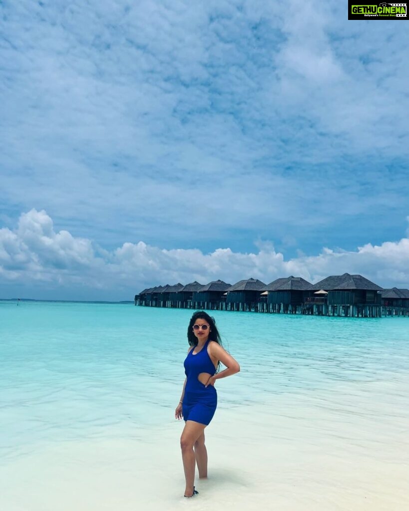 Hruta Durgule Instagram - My kind of blue 🌊 ❤️ #vacation #maldives #travel #travelgram #love #grateful #waterbaby #irufushi #sunsiyam #beachvibes #beachvilla #watervillasmaldives Sun Siyam Irufushi Beach Resort and Spa