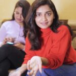Hruta Durgule Instagram - I’ll let you in on a secret? It’s been more than 10 minutes since I uploaded the selfie, and @shrutijoshi356 network is still gaayab. This is what happens when you’re not #ConnectedWithVi . Chalo ttyl, gotta go get another selfie! @viofficialfanworld