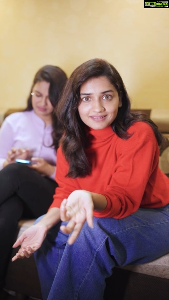 Hruta Durgule Instagram - I’ll let you in on a secret? It’s been more than 10 minutes since I uploaded the selfie, and @shrutijoshi356 network is still gaayab. This is what happens when you’re not #ConnectedWithVi . Chalo ttyl, gotta go get another selfie! @viofficialfanworld