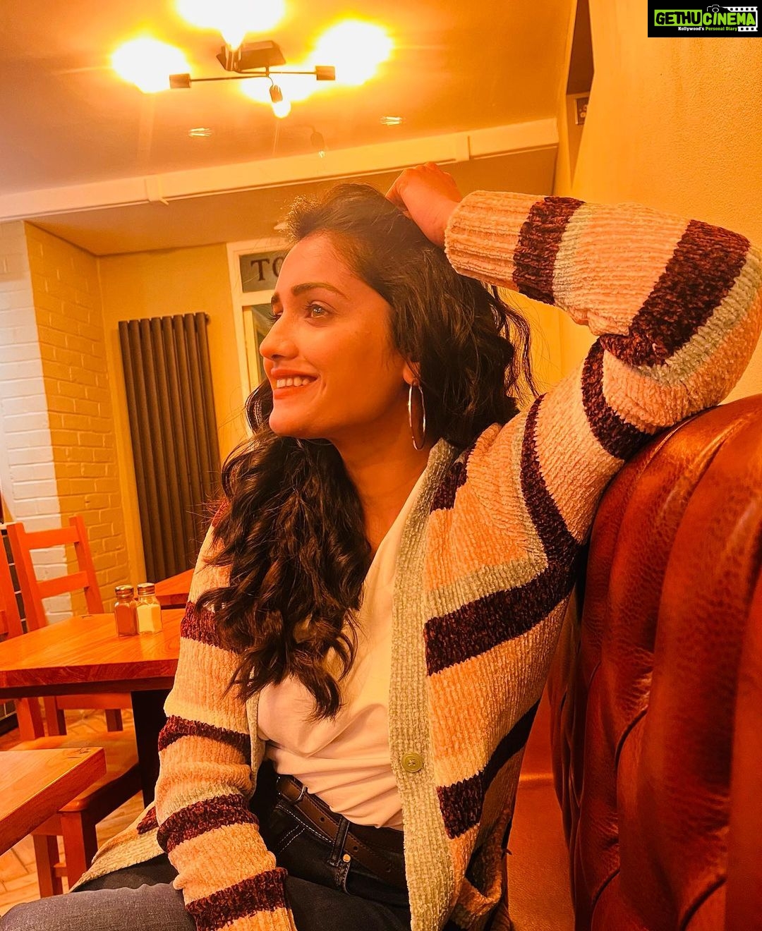 Hruta Durgule - 197.4K Likes - Kanni ❤️
#shootingdiaries #london #oldschoolcafe #beingkanni #kannithefilm #newcharacter #blessed #grateful #positivevibesonly
📸 by @ajinkyathoughts 🤗