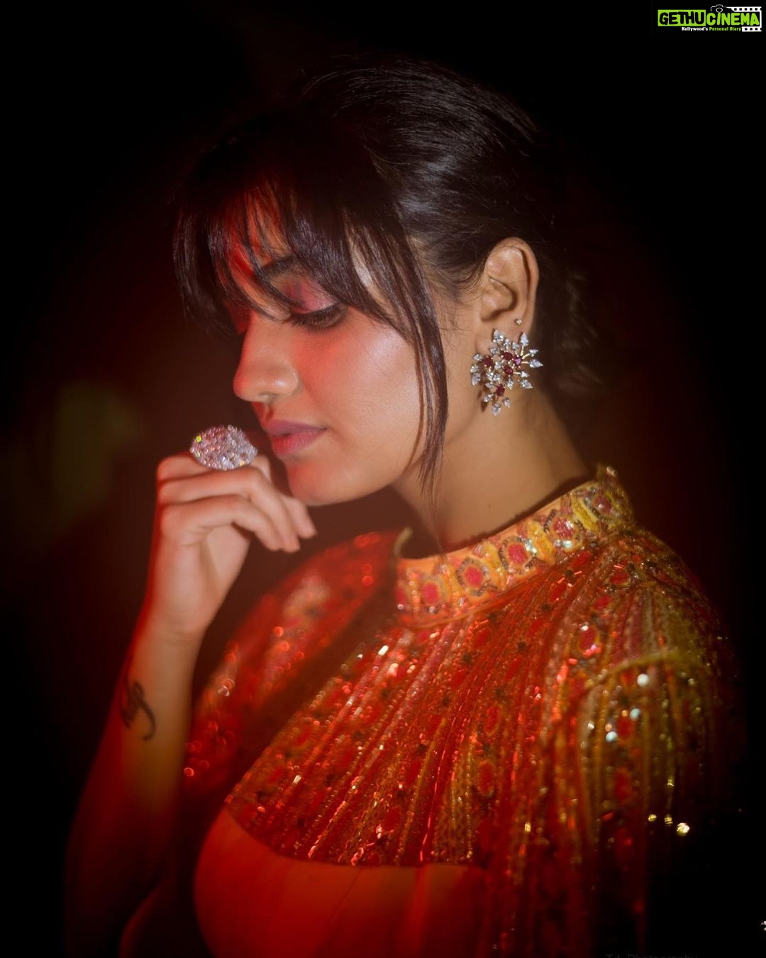 Hruta Durgule Instagram - ❤️✨ Outfit by @rajgharana.rg Earings by @the_jewel_gallery Ring by @rubans.in @oakpinionpr Watch by @trishaktigemsandpearl Styled by @shalmalee_t HMU by @seemaaofficial Clicked by @deepali_td_official Managed by @the_moon_cult #pravahpicturepuraskar2022 #awardnight #special #blessed #grateful #happy #positivevibesonly