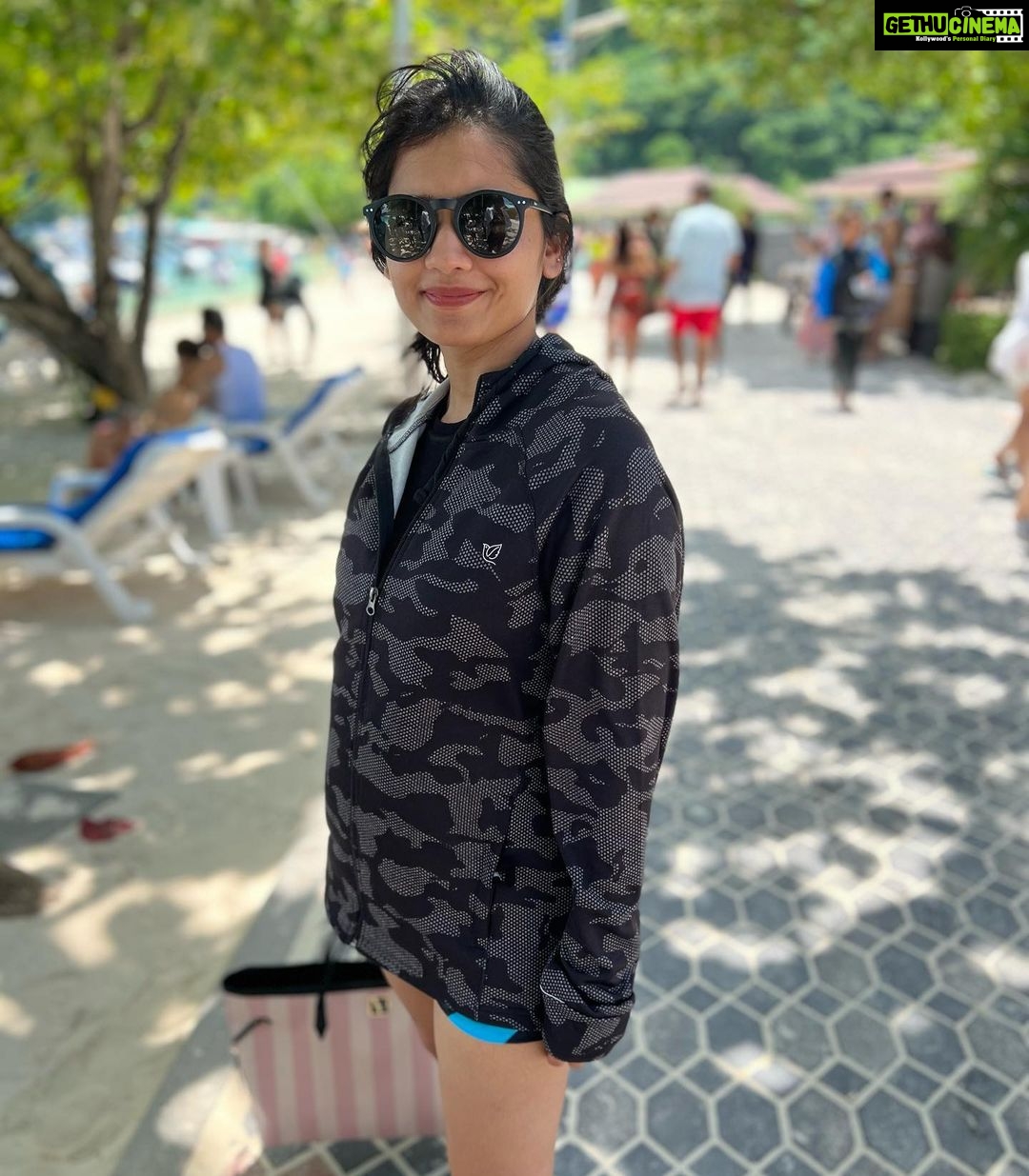 Hruta Durgule - 215.5K Likes - Love stealing Mr.Shah's clothes 😁❤️
#travel #phuket #phiphiisland #grateful #blessed #positivevibes
Thank you @junglestoriesindia for this super cool zipper ❤️