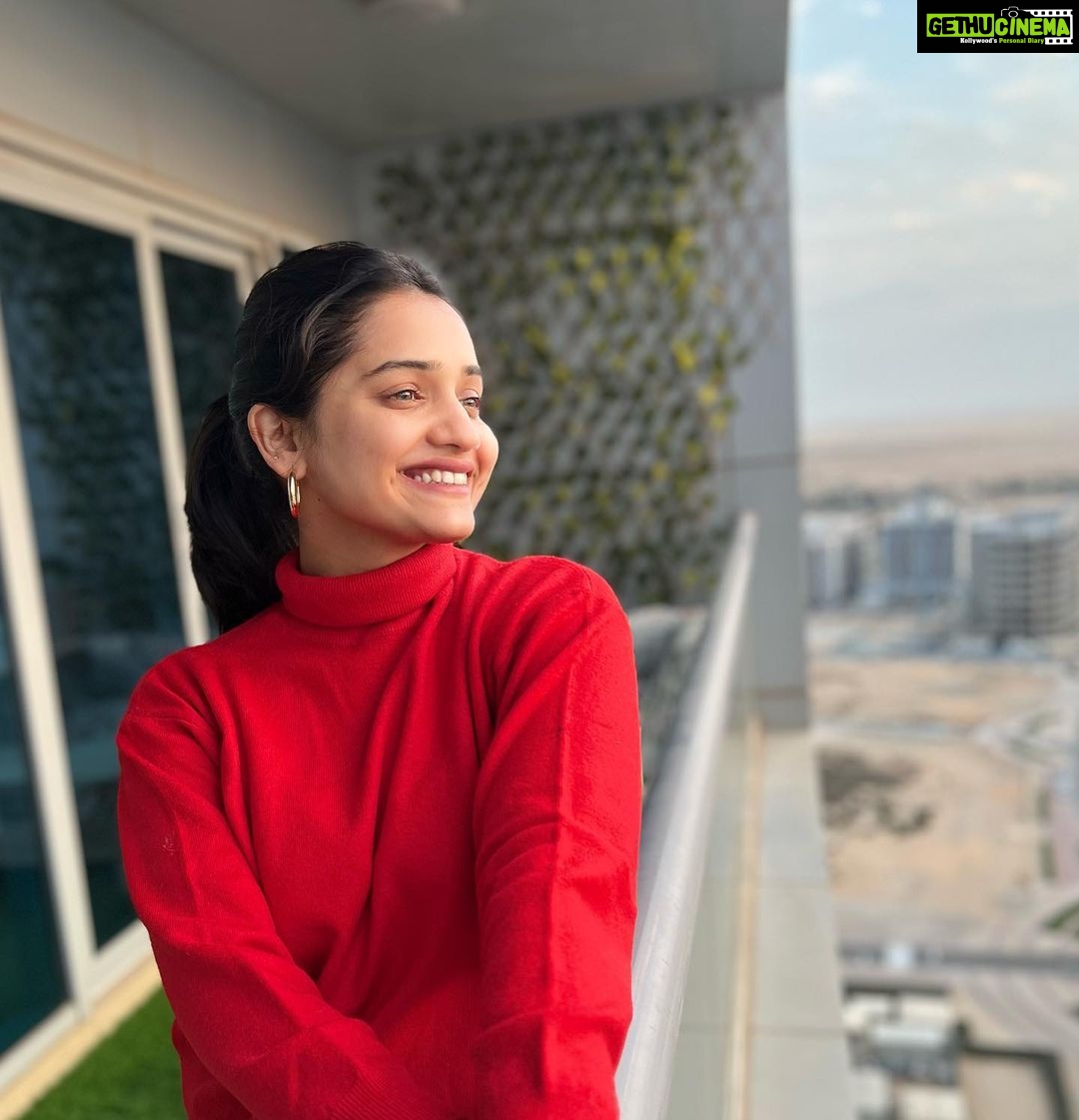 Hruta Durgule Instagram - Jingle all the way🎄 #christmaseve #dubai #december #travel #holidays Dubai - دبى