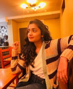 Hruta Durgule Instagram - Kanni ❤️
#shootingdiaries #london #oldschoolcafe #beingkanni #kannithefilm #newcharacter #blessed #grateful #positivevibesonly 
📸 by @ajinkyathoughts 🤗
