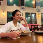 Hruta Durgule Instagram - Live,Love,Eat 🫠 #foodie #happy #goodfood #grateful #explore