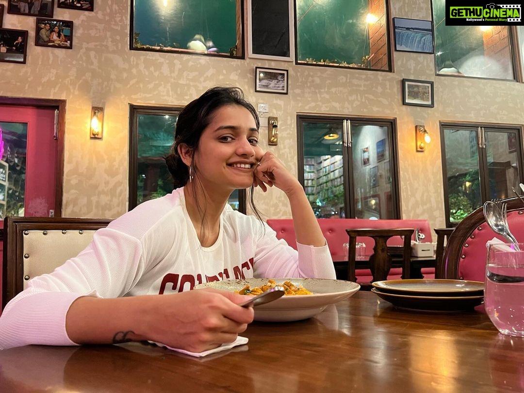 Hruta Durgule Instagram - Live,Love,Eat 🫠 #foodie #happy #goodfood #grateful #explore