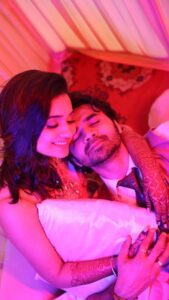 Hruta Durgule Instagram - Jitni tu milti jaaye … utni lagey thodi thodi ❤️ #words #love #team #couple