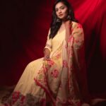 Hruta Durgule Instagram - ✨❤️✨ Styled by @shalmalee_t Assisted @akshu03_ Outfit by @ambraee_ | @digitallydiksha Makeup @nikhils_makeover_ Hair @makeupbypragati_ Photos @trilogy_works | @sudarshanlavekar Edits @the_pixelex #hrutadurgule #ananya #promotions India