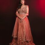 Hruta Durgule Instagram - ✨Movie Premiere Night✨ Makeup by @nikhils_makeover_ Hair by @makeupbypragati_ Styled by @shalmalee_t Assisted @akshu03_ Outfit by @kalamandir_thane Earings @the_jewel_gallery Photos @trilogy_works | @sudarshanlavekar Edits @the_pixelex #hrutadurgule #ananya #moviepremiere India