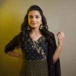 Hruta Durgule Instagram - I think this will be the last corn recipe I make during the Ananya promotions.. Did you get a chance to watch today's Lajjat Mharashtrachi on Colors Marathi ?! . . Styled by @shalmalee_t Assisted @akshu03_ Anarkali @labelnitisha Makeup @digambar103 Hair @jayshree2783 Photos @sarrikaaaaaa #hrutadurgule #ananya #lajjatmaharashtrachi #colorsmarathi