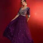 Hruta Durgule Instagram - Hou De Charcha!! Styled by: @shalmalee_t Assisted: @akshu03_ Outfit: @kalamandir_thane Make Up: @digambar103 Hair: @jayshree2783 Photos: @sarrikaaaaaa #hrutadurgule #ananya #promotions #HouDeCharcha #releasingon22july India