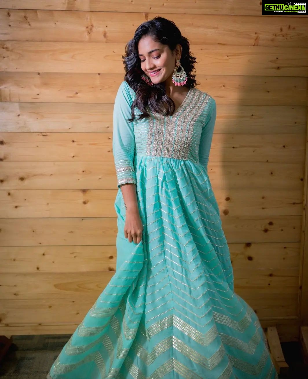 Hruta Durgule Instagram - Meanwhile Ananya Promotions....💙 Styled by @shalmalee_t Assisted: @akshu03_ Outfit: @scakhi | @digitallydiksha Earings: @rubans.in | @oakpinionpr Make Up: @naiknikhil74 Hair: @jayshree2783 Photos: @deepali_td_official #hrutadurgule #ananya #promotions #releasingon22july
