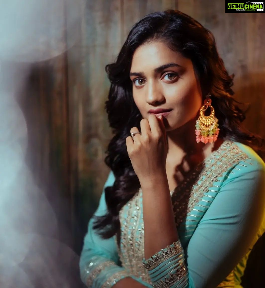 Hruta Durgule Instagram - Meanwhile Ananya Promotions....💙 Styled by @shalmalee_t Assisted: @akshu03_ Outfit: @scakhi | @digitallydiksha Earings: @rubans.in | @oakpinionpr Make Up: @naiknikhil74 Hair: @jayshree2783 Photos: @deepali_td_official #hrutadurgule #ananya #promotions #releasingon22july India
