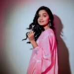 Hruta Durgule Instagram - Swirling through promotions..🌸 Styled by: @shalmalee_t Assisted: @akshu03_ Outfit: @scakhi | @digitallydiksha Make Up: @naiknikhil74 Hair: @jayshree2783 Pictures: @deepali_td_official #hrutadurgule #ananya #promotions #releasingon22july India