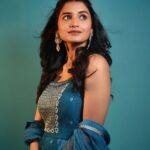 Hruta Durgule Instagram - ANANYA✨ 22July . . Styled by @shalmalee_t Outfit by @kalamandir_thane Accessories by @the_jewel_gallery Make up by @nikhils_makeover_ Hair by @makeupbypragati_ Photos by @sarrikaaaaaa . #hrutadurgule #ananya #trailerlaunch #firstfilm Mumbai, Maharashtra