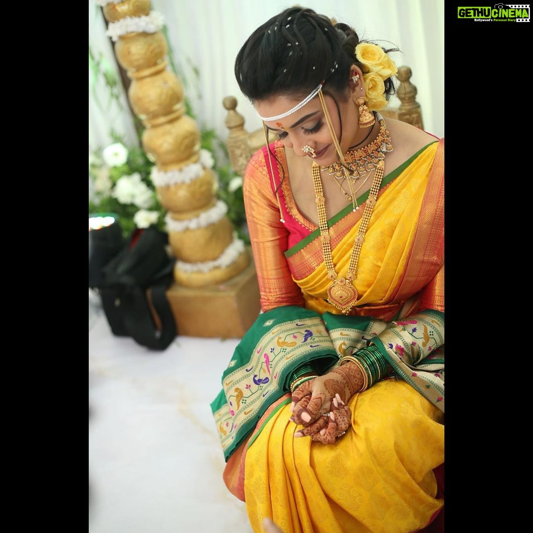 Hruta Durgule - 206.6K Likes - Cant Get Over This Day ❤️🧿
18.05.2022 ✨
Forever Grateful😇
#bestday #specialday #positivevibes #happiness #hrutadurgule #wedding
📷 by @happyclicksss 🤗
