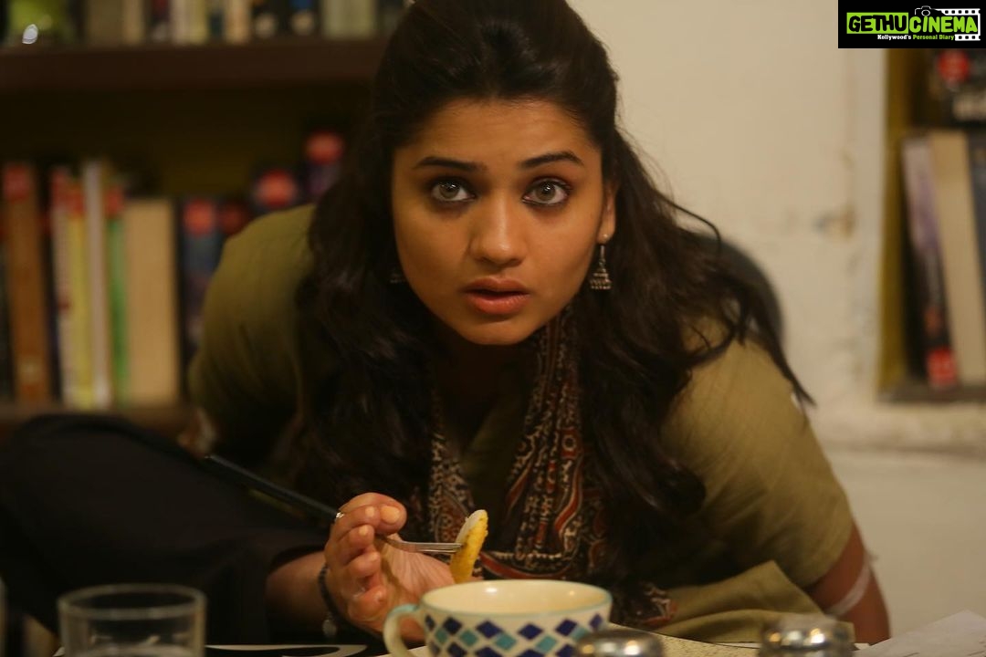 Hruta Durgule Instagram - Ananya ❤️ Starts streaming on @primevideoin from 25th August 2022 🤗😊 #ananyathefilm #hrutadurgule #myfirstfilm #amazonprime