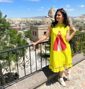 Hruta Durgule Instagram - Standing out wearing this hand-painted and comfiest dress by @jebsispar 

Styled by-  @shalmalee_t 
📸 - @prateekshah1 

#turkey #travelgram #i̇stanbul #jebsisparbyjebinjohny #holidaydiaries