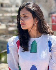 Hruta Durgule Instagram - Loving the breezy weather of Turkey and this by @jebsispar 🥰

Styled by @shalmalee_t 
📸- @prateekshah1 

#hrutadurgule #turkey #istanbul #istiklal #takseem #travel #holidaydiaries