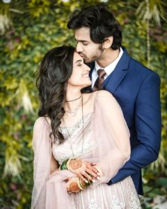 Hruta Durgule Instagram - To Now And Forever ❤️🧿
18.05.2022 ✨

Outfit by: @kalanidhionline
Makeup by: @nishigodbole_official
Photos by: @happyclicksss
@one.portrait.please 

#hrutadurgule #prateekshah #reception