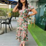 Hruta Durgule Instagram - Wearing @ouifashionco and soaking up the pleasent Dubai weather..🏜️ 📸 by @arti.more18 #hrutadurgule #dadaekgoodnewsahe #dubai #ouifashionco