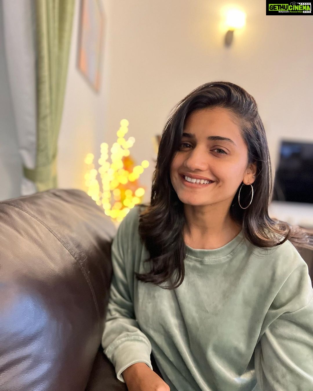 Hruta Durgule Instagram - Looking Forward ✨❤️ #positvevibes #grateful #blessed #lookingforward #cantwait 📸 by @arti.more18 🤗 Abu Dhabi, United Arab Emirates