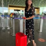 Hruta Durgule Instagram - DEGNA comes Dubai!!! ✨ Wearing this pretty piece from @magre.official and preping for all the fun the Dubai Tour has to offer.. ❤️ 📸 By @arti.more18 💕 #hrutadurgule #dadaekgoodnewsahe #dubaitour #magre #dubai #degna Mumbai, Maharashtra