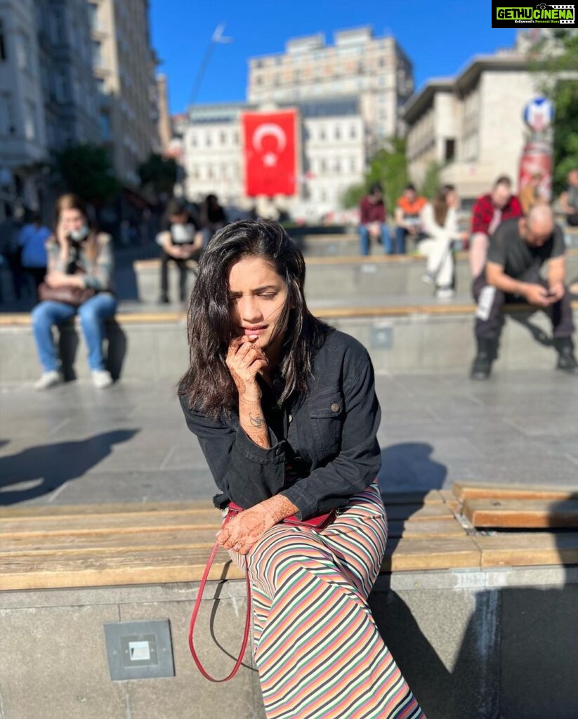 Hruta Durgule Instagram - Istanbul ❤️✨ #exploring #galatatower #istanbul #turkey #travel #travelgram #blessed #grateful #happy #hrutadurgule 📸 by @prateekshah1 ❤️ Istanbul, Turkey