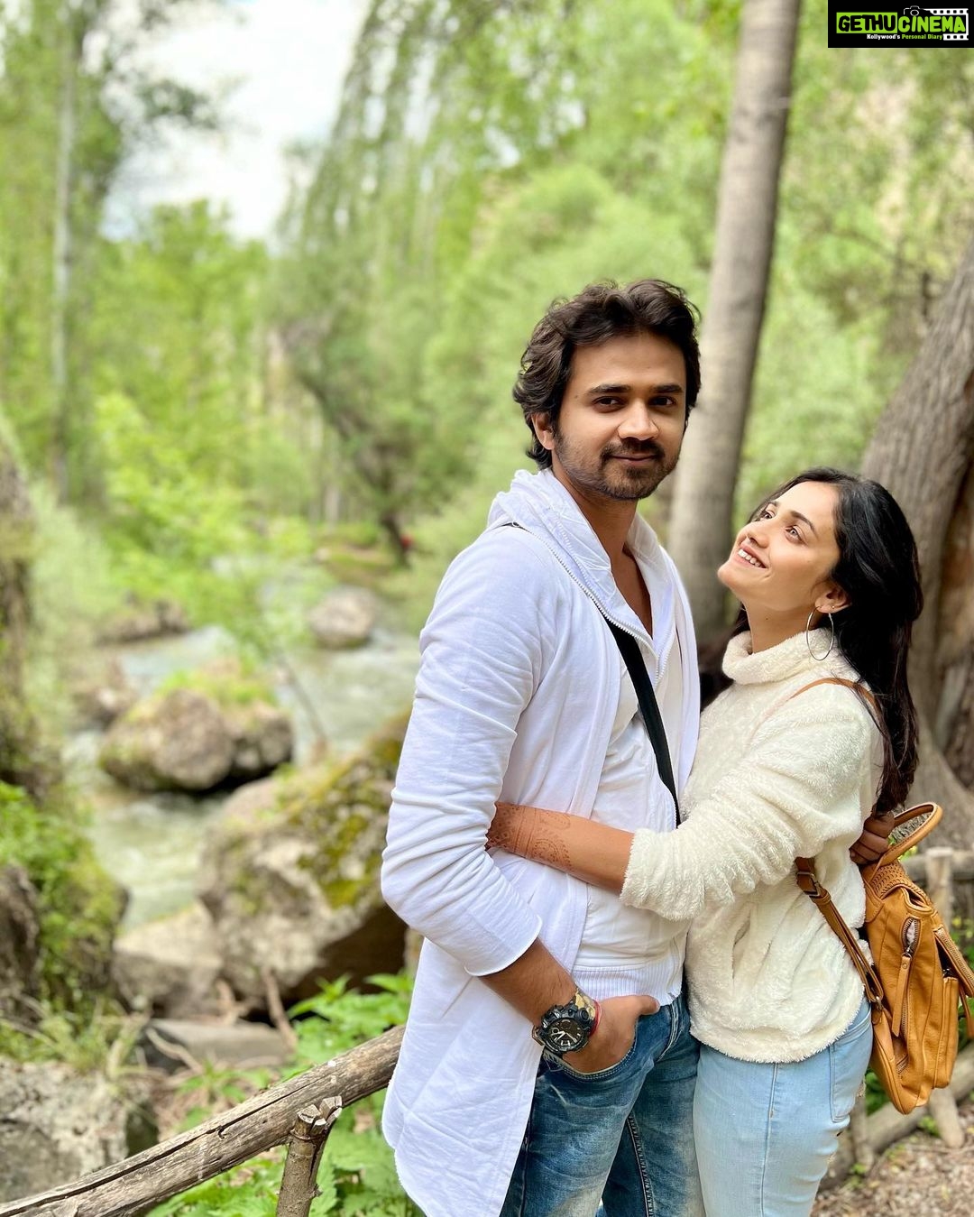 Hruta Durgule Instagram - Amidst nature … away from the chaos .. peace ☮️… tranquility 😇 and serenity ❤️ #white #green #twinning Love Valley, Capadoccia, Turkey.