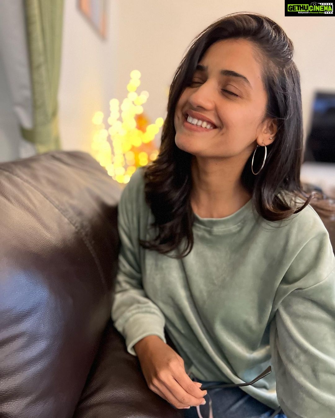 Hruta Durgule Instagram - Looking Forward ✨❤️ #positvevibes #grateful #blessed #lookingforward #cantwait 📸 by @arti.more18 🤗 Abu Dhabi, United Arab Emirates