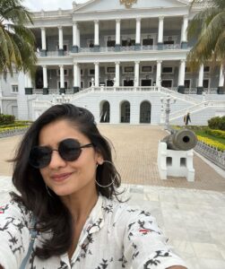 Hruta Durgule Instagram - DEGNA Hyderabad Tour ❤️
Thank you @umesh.kamat @priyabapat for this day ✨💐
So blessed and grateful 🧿🤗
#myteam #blessed #hyderabad #falaknumapalace #positivevibes #happiness #muchneededbreak #whenworkisfun #bestteam 
@aashu.g 
@arti.more18 
@raveenakadam ❤️🤗
Love and only love to nandu sir and sonal mam ✨