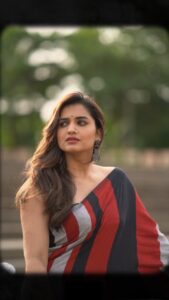 Hruta Durgule Instagram - Free-spirited flair meets timeless grace...

Styled by @shalmalee_t
Outfit by @suta_bombay
Makeup by @madhuradeokute
Hair by @devendra.pushpa
Video by @ganesh_theshutterkey