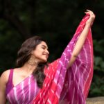 Hruta Durgule Instagram - This saree sways to nature's rhythm.. Styled by @shalmalee_t Outfit by @suta_bombay Make up by @madhuradeokute Hair by @devendra.pushpa Pictures by @ganesh_theshutterkey #HrutaDurgule #sareelove #monsoon