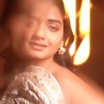 Hruta Durgule Instagram - ऐसा देखा नही खूब-सूरत कोई जिस्म जैसे अजंता की मूरत कोई ❤️ . . . . . . #hruta #hrutadurgule #love #moodygrams #grateful