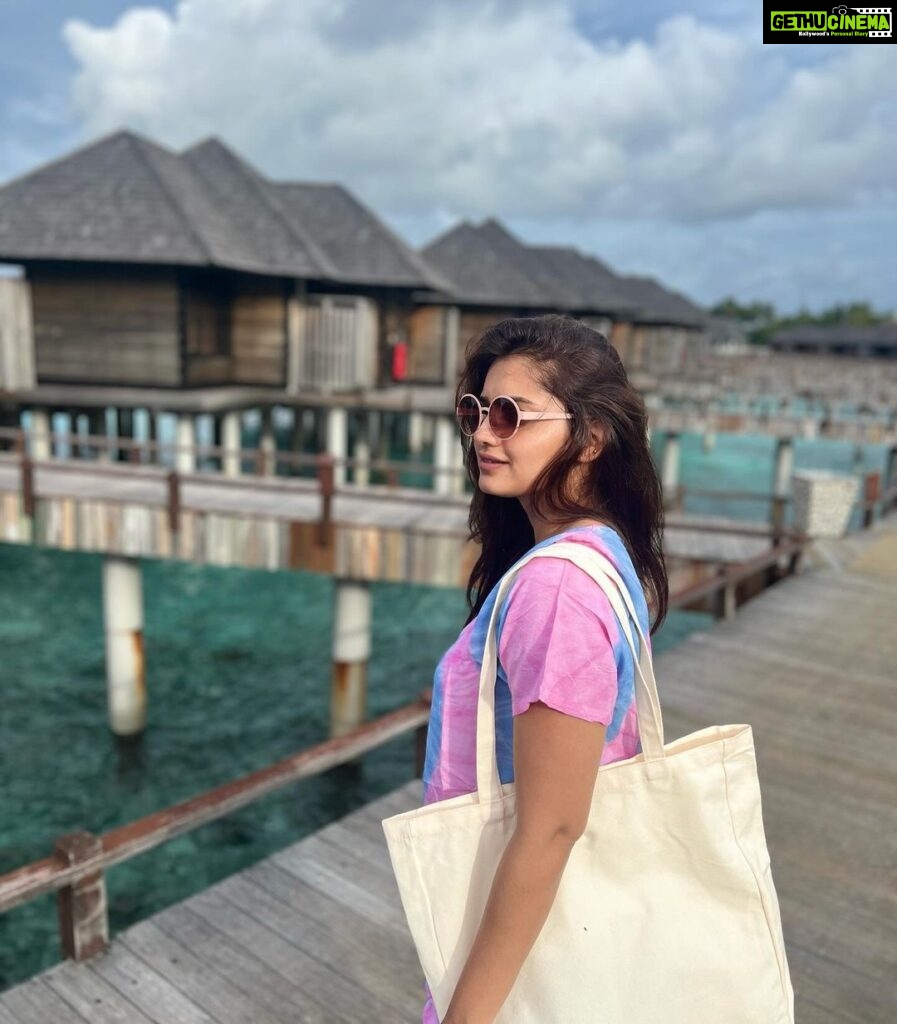 Hruta Durgule Instagram - Mood for the next few days 🥹❤️ #maldives #irufushi #vacaymode #grateful #happiness #positivevibes #relaxation #travelgram #traveling Sun Siyam Irufushi Beach Resort and Spa
