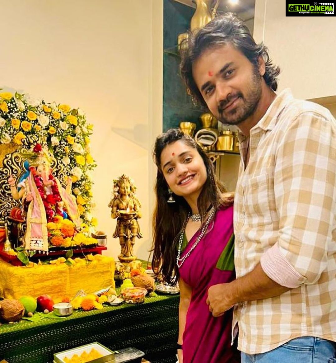 Hruta Durgule Instagram - Ganpati Bappa Moraya❤️ Thank you for all the blessings and love 💫 Grateful for everything 🧿✨ P.S - I love this song 🫠 #ganpatibappamorya #grateful #family