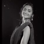 Hruta Durgule Instagram - हमको मिली हैं आज, ये घड़ियाँ नसीब से जी भर के देख लीजिये हमको क़रीब से❤️ . . . . . #hruta #hrutadurgule #love #thowback #retro #reels #reelsinstagram #trending #grateful