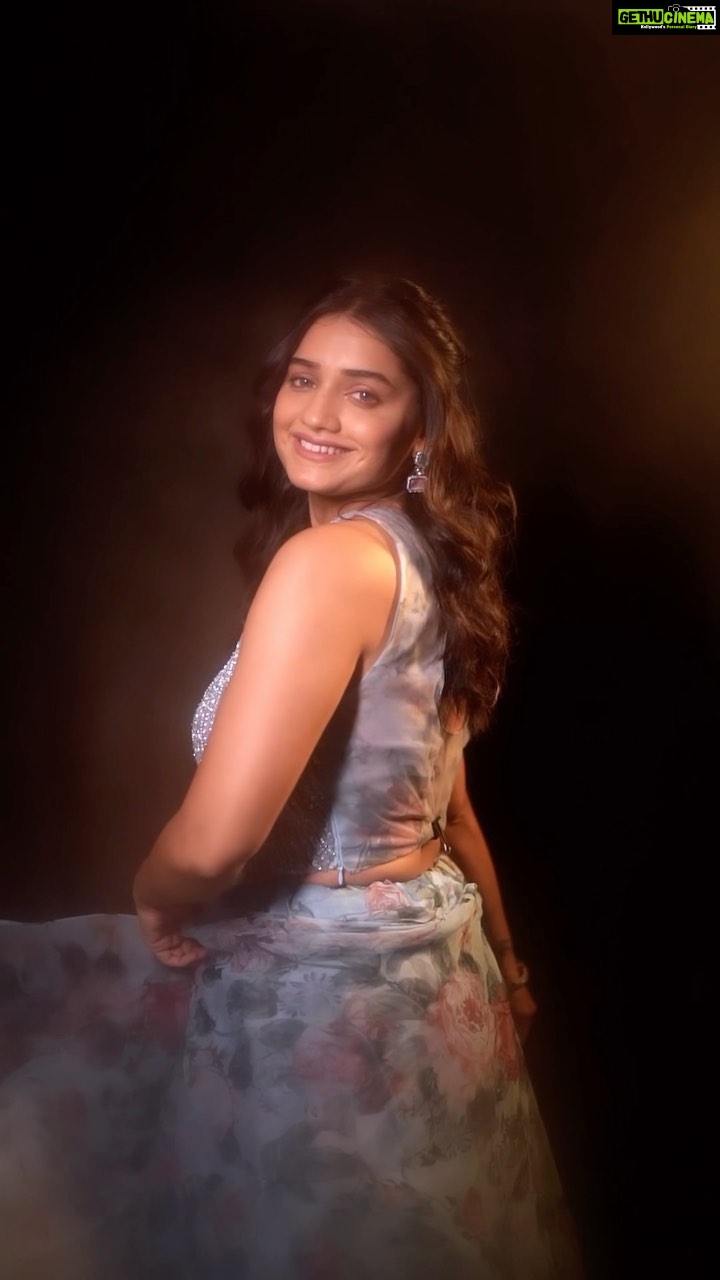 Hruta Durgule Instagram - Unse Nazrein Kya Mili Roshan Fizayen Ho Gayi❤️❤️ . . . . . #hruta #hrutadurgule #love #throwback #blessed #reels #reelinstagram #lovethissong