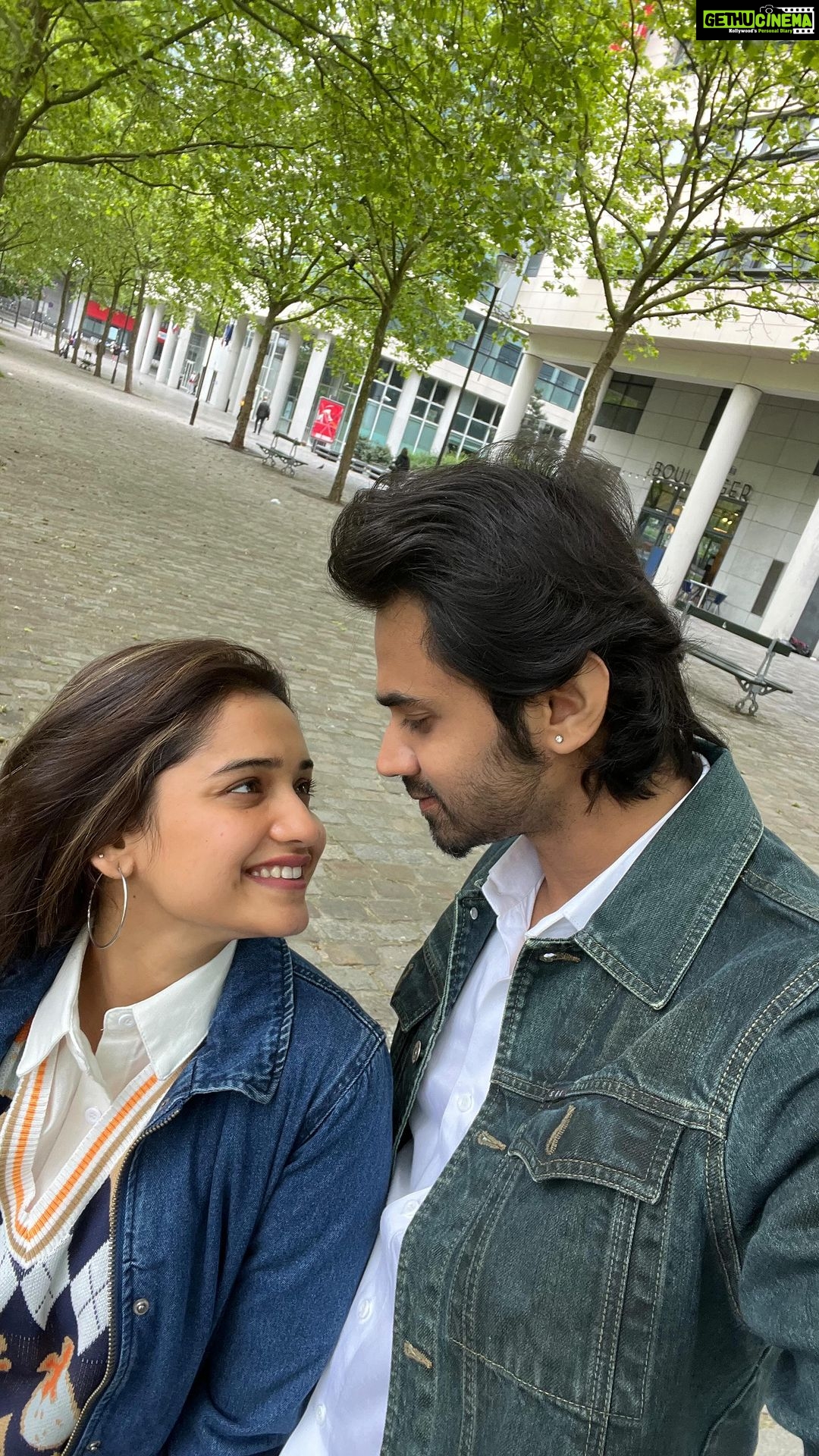 Hruta Durgule Instagram - How about we begin the week with some much needed love potion 😉 ❤️ Love it when the beat drops !! 🎶 #love #team #couple #goals #couplegoals #travel #fun #europe #vacay #dreamy #instagood #paris #amsterdam #brussels