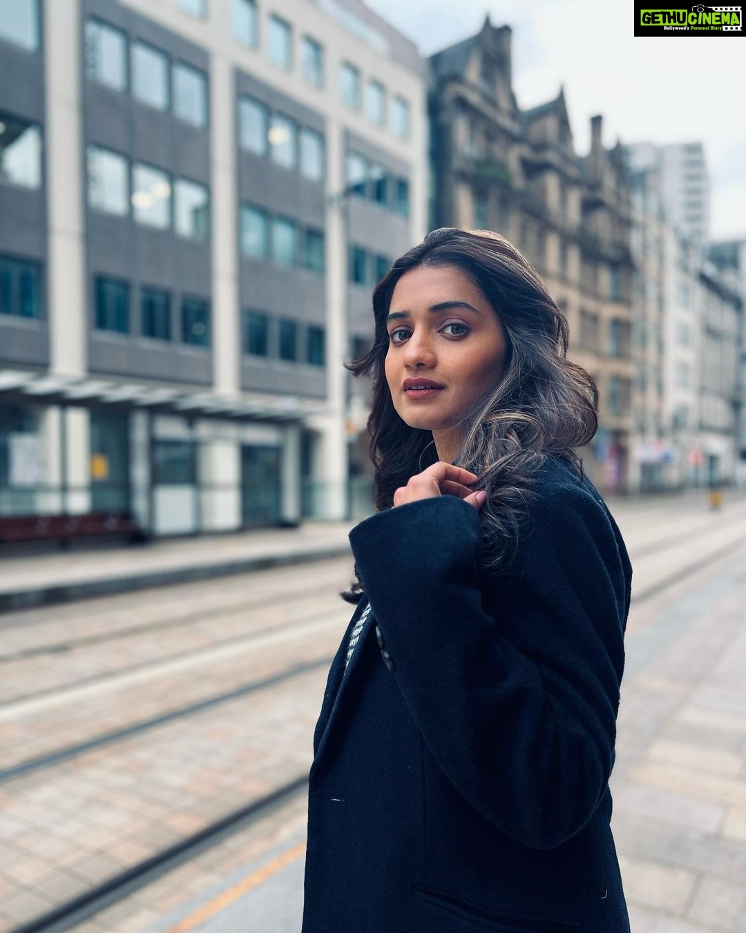 Hruta Durgule Instagram - Hello Birmingham🌸 #workdairies #shoot #travel #somethingnew #blessed #grateful #nervous #excited #wishmeluck